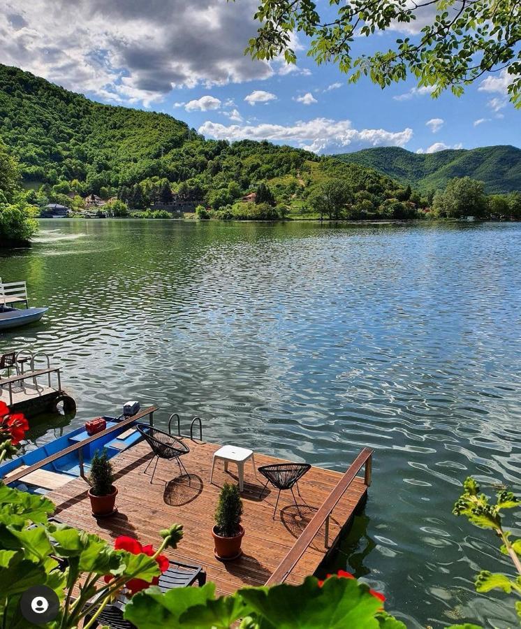 Апартаменти Kucica Na Jezeru Ovcarsko-Kablarska Klisura Boat Access Only Чачак Екстер'єр фото